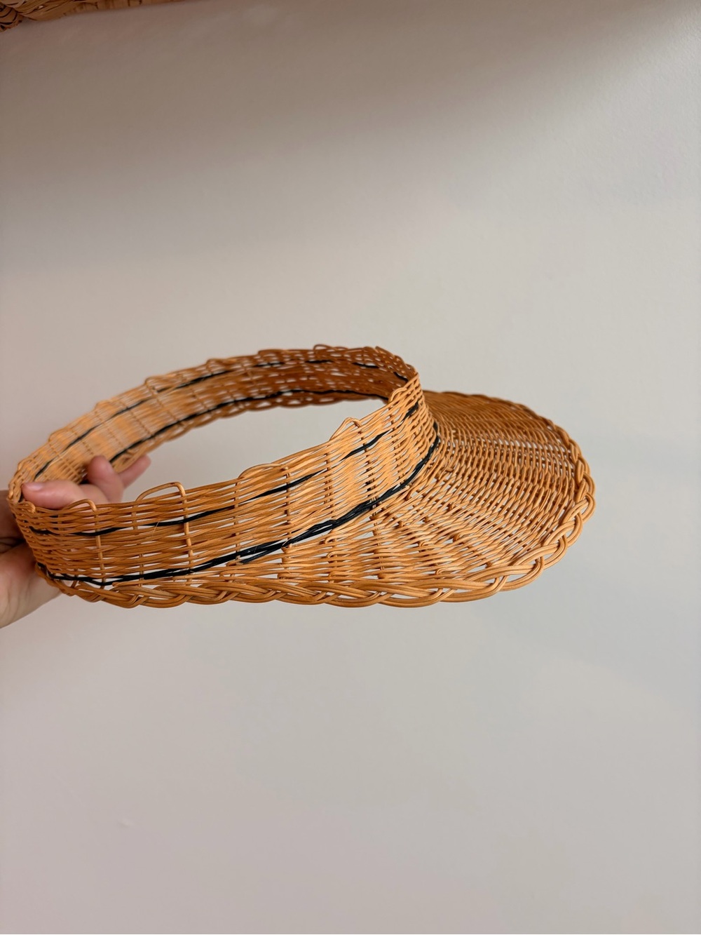 Woven Rattan Visor Hat in Natural Tan vintage rare find - Picture 4 of 4